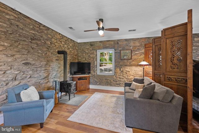 14127 HARPERS FERRY RD, Hillsboro, VA 20132