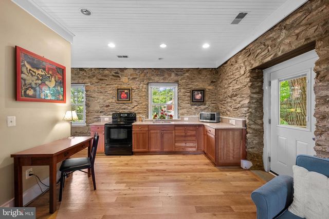 14127 HARPERS FERRY RD, Hillsboro, VA 20132