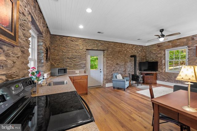 14127 HARPERS FERRY RD, Hillsboro, VA 20132