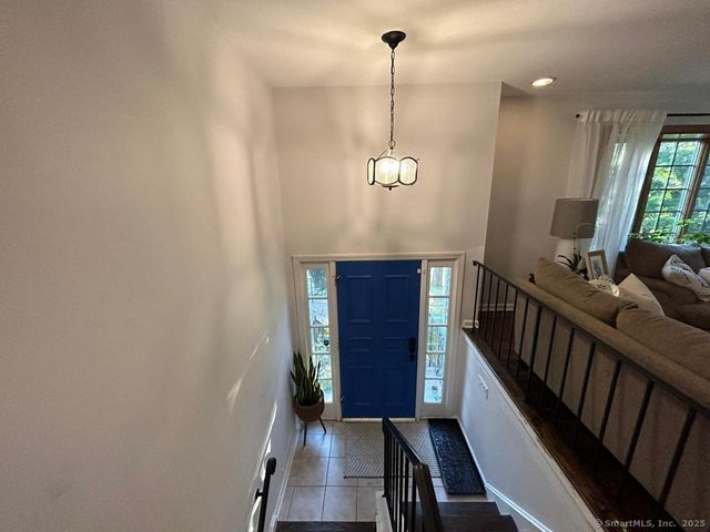 6 Roby Court, Branford, CT 06405