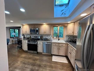 6 Roby Court, Branford, CT 06405