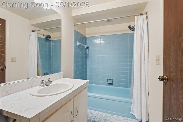 51260 Johns Drive, New Baltimore, MI 48047