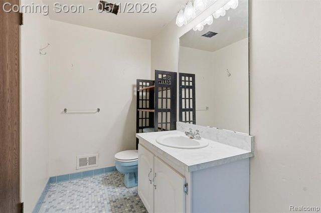 51260 Johns Drive, New Baltimore, MI 48047