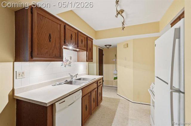 51260 Johns Drive, New Baltimore, MI 48047