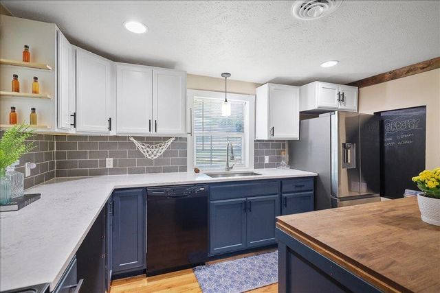 8308 E Alki Ave, Spokane, WA 99212