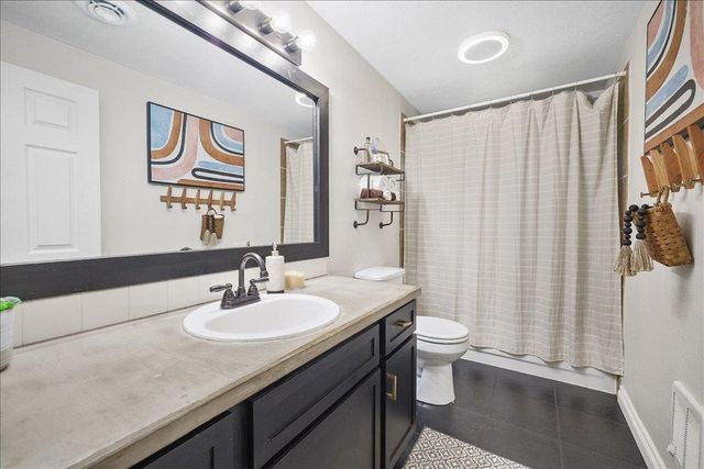 8308 E Alki Ave, Spokane, WA 99212