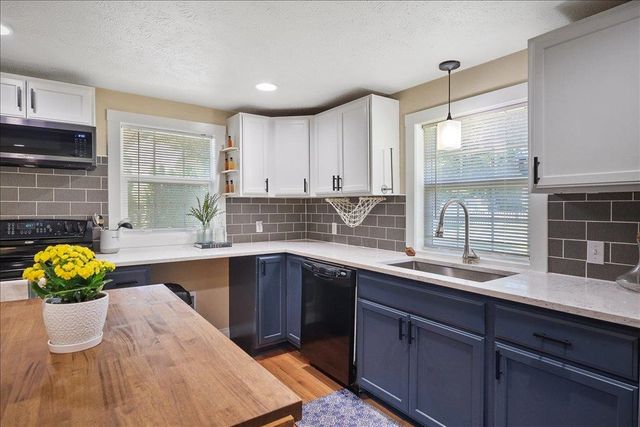 8308 E Alki Ave, Spokane, WA 99212