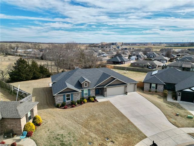 1305 Eagle Court, Gravette, AR 72736