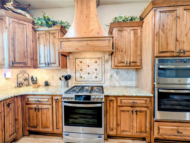 1305 Eagle Court, Gravette, AR 72736