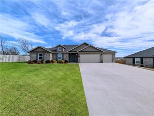 1305 Eagle Court, Gravette, AR 72736