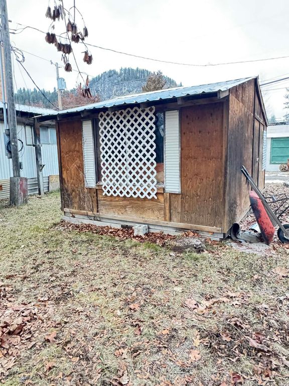 107 E 4th Ave, Metaline Falls, WA 99153 photo 4