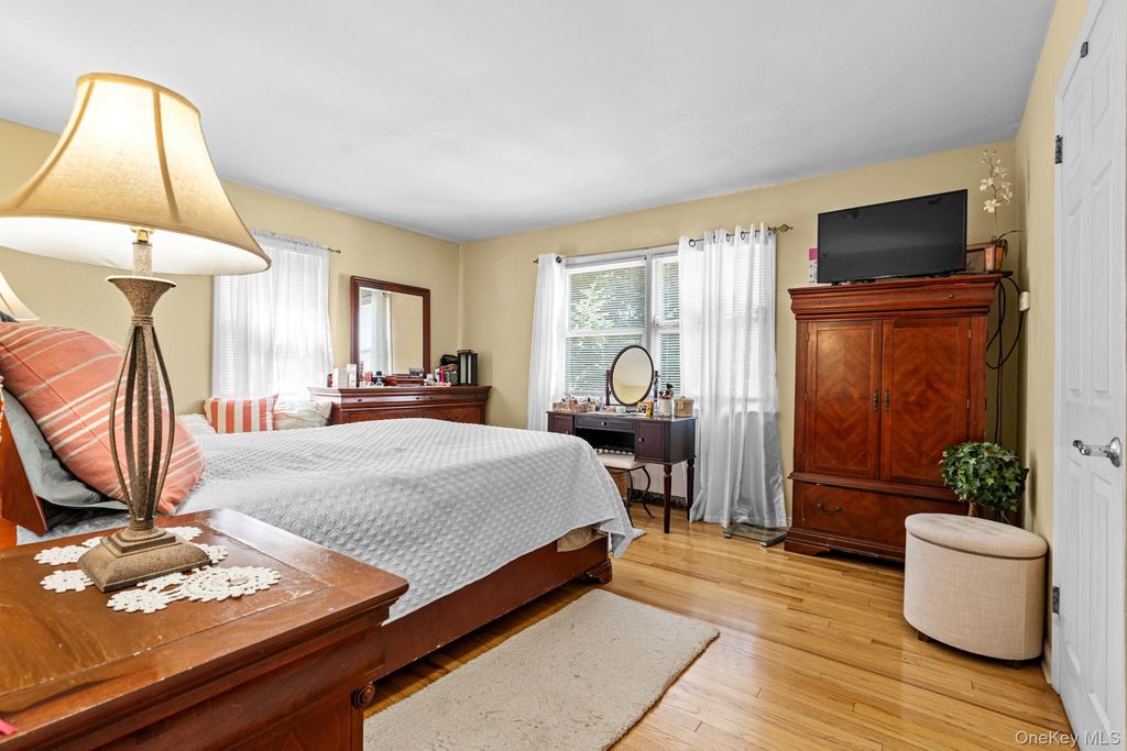 132 Burhans Avenue, Yonkers, NY 10701 — photo 4