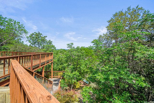 1427 Elmhurst Dr., Lakehills, TX 78063