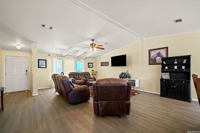 1427 Elmhurst Dr., Lakehills, TX 78063