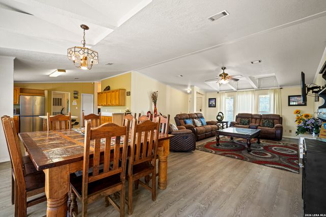 1427 Elmhurst Dr., Lakehills, TX 78063