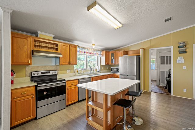 1427 Elmhurst Dr., Lakehills, TX 78063