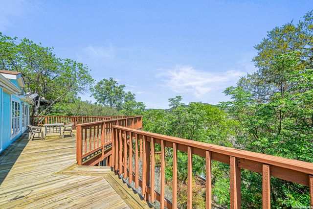 1427 Elmhurst Dr., Lakehills, TX 78063