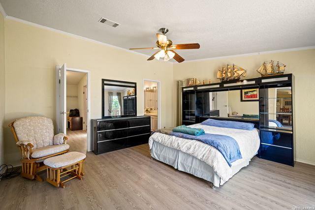 1427 Elmhurst Dr., Lakehills, TX 78063