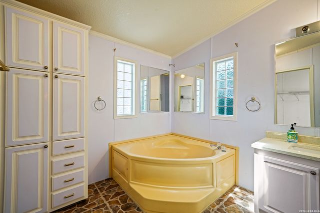 1427 Elmhurst Dr., Lakehills, TX 78063