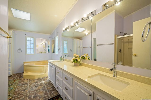 1427 Elmhurst Dr., Lakehills, TX 78063