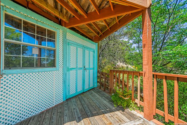 1427 Elmhurst Dr., Lakehills, TX 78063