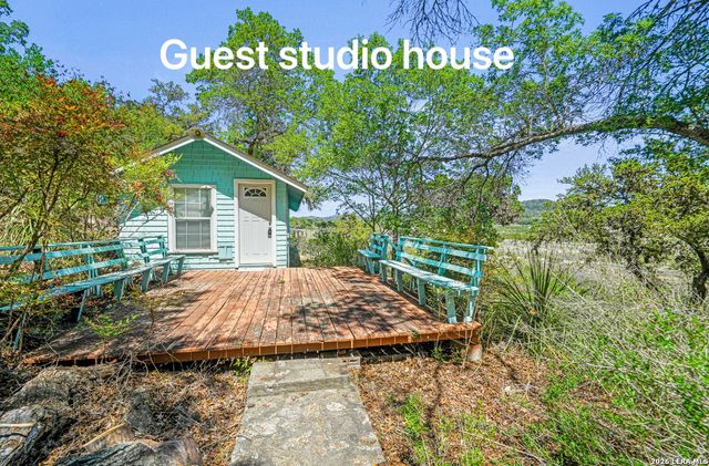 1427 Elmhurst Dr., Lakehills, TX 78063