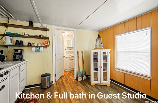 1427 Elmhurst Dr., Lakehills, TX 78063