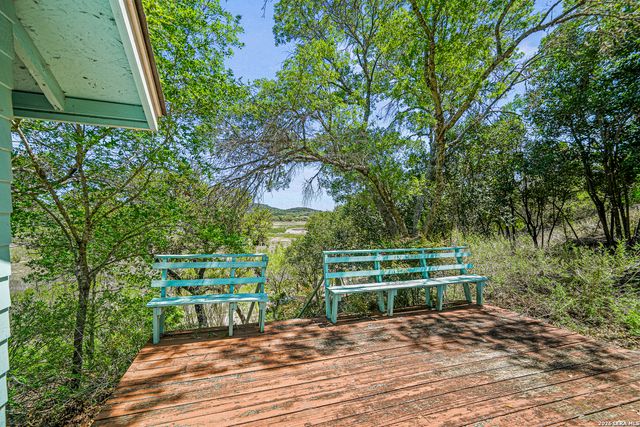 1427 Elmhurst Dr., Lakehills, TX 78063