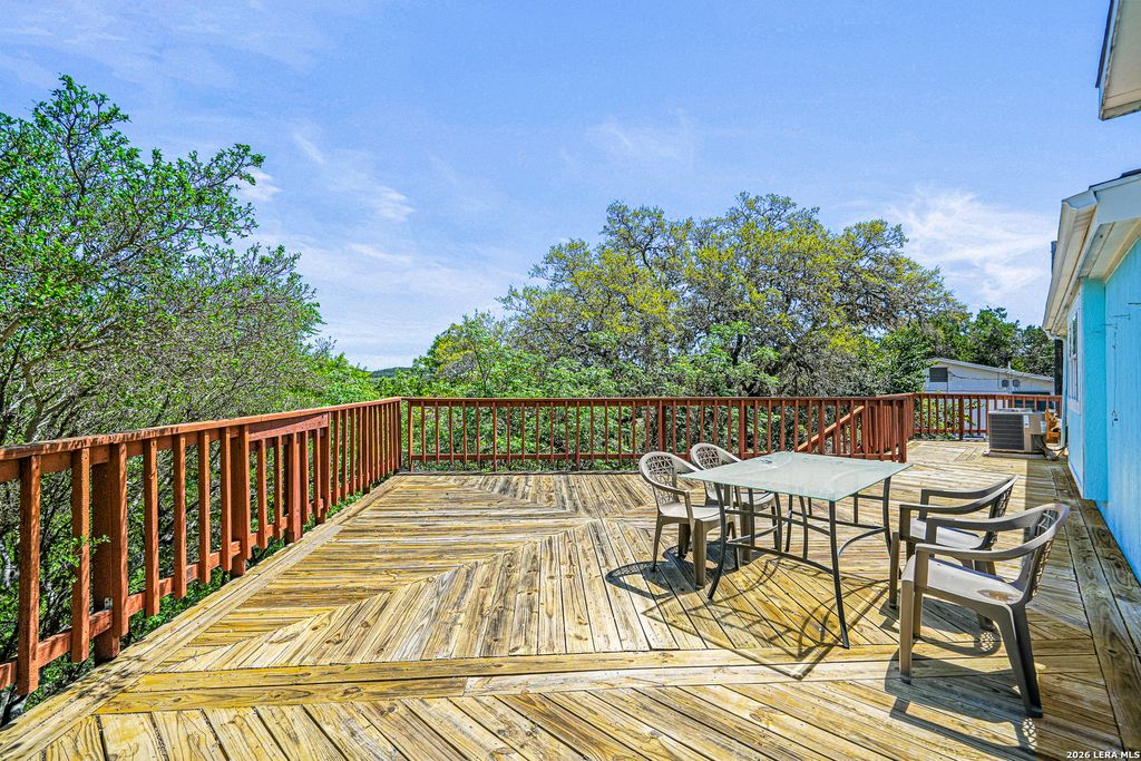 1427 Elmhurst Dr., Lakehills, TX 78063