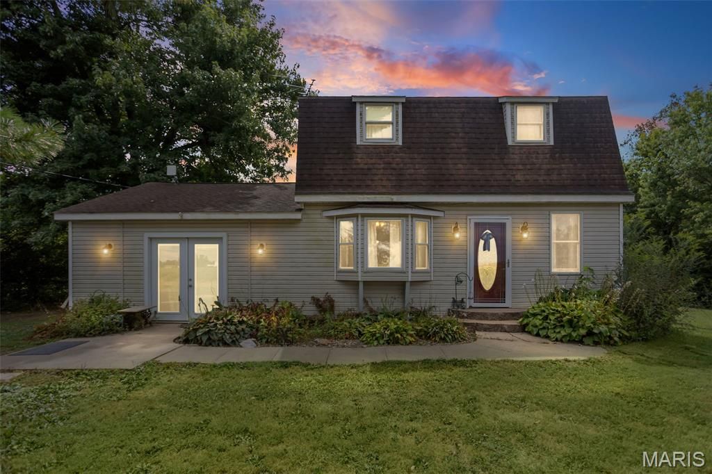 Image 1 of property listing at 25833 Joe Knight Road, Dow, IL 62022