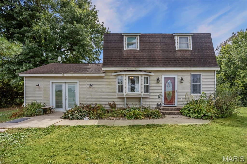 Image 2 of property listing at 25833 Joe Knight Road, Dow, IL 62022