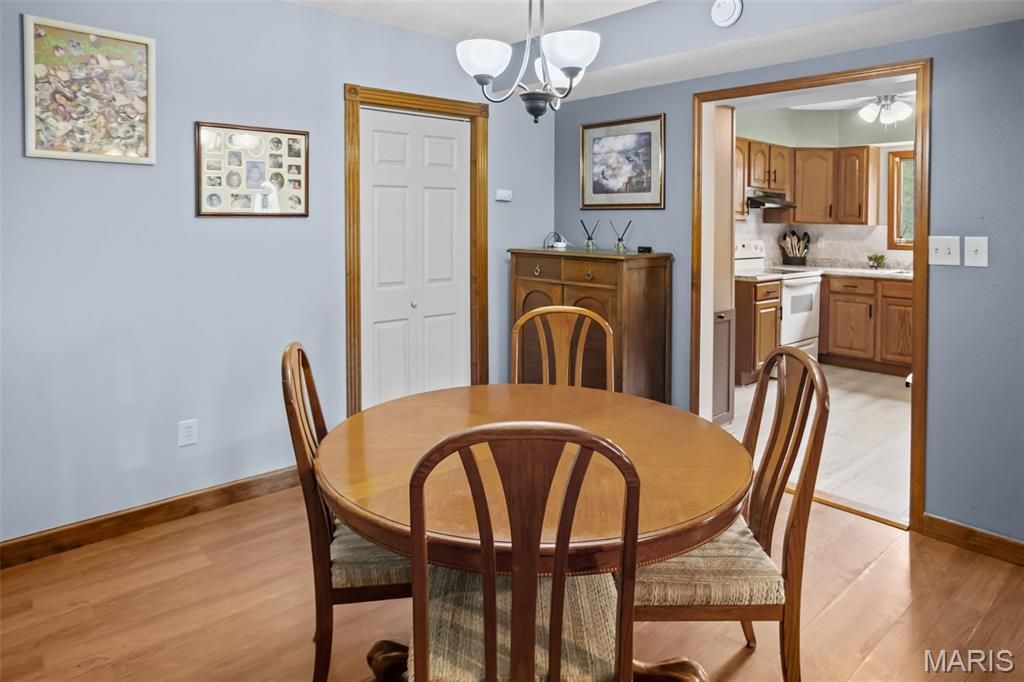 Image 17 of property listing at 25833 Joe Knight Road, Dow, IL 62022