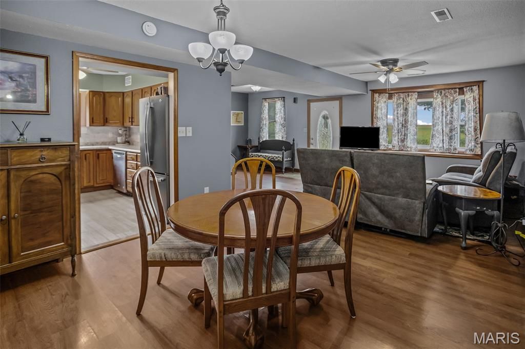 Image 19 of property listing at 25833 Joe Knight Road, Dow, IL 62022