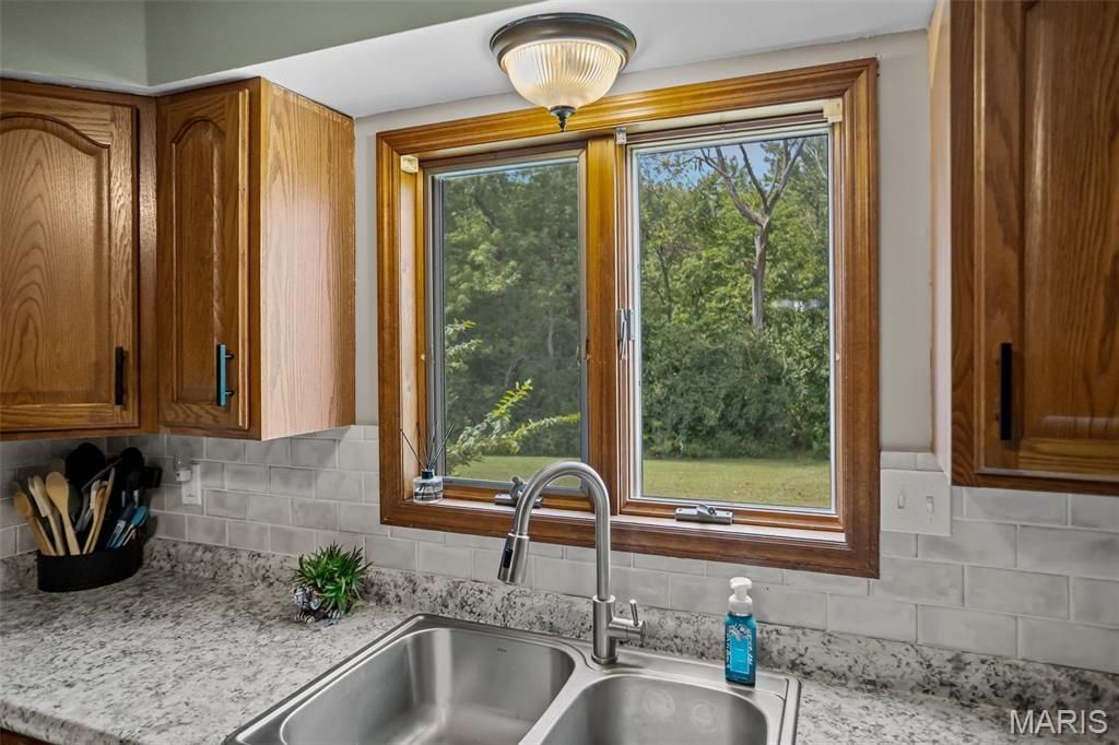 Image 23 of property listing at 25833 Joe Knight Road, Dow, IL 62022