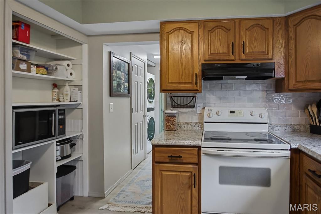 Image 25 of property listing at 25833 Joe Knight Road, Dow, IL 62022