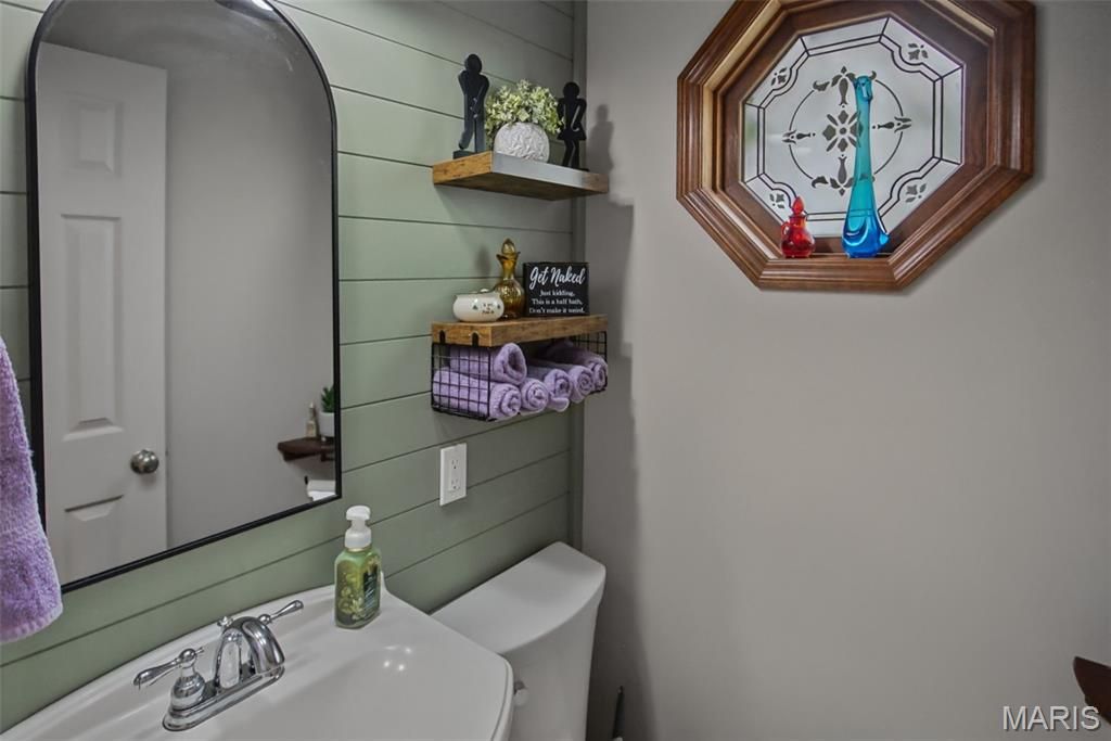 Image 29 of property listing at 25833 Joe Knight Road, Dow, IL 62022