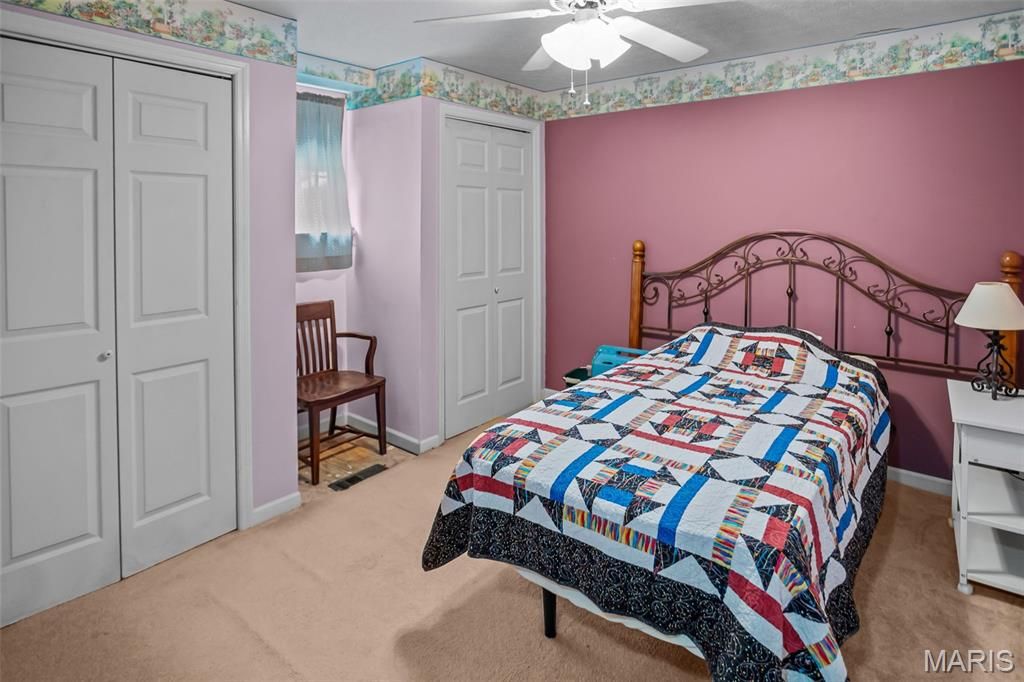 Image 39 of property listing at 25833 Joe Knight Road, Dow, IL 62022