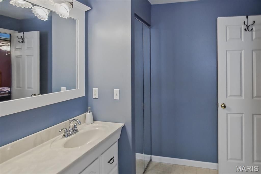 Image 49 of property listing at 25833 Joe Knight Road, Dow, IL 62022