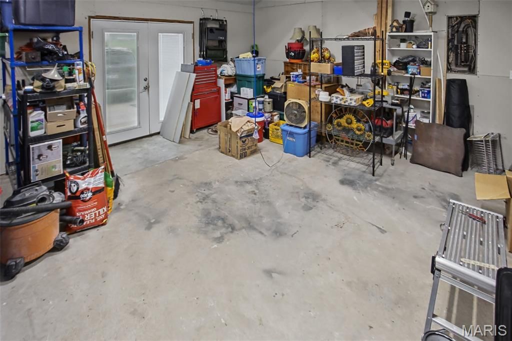 Image 54 of property listing at 25833 Joe Knight Road, Dow, IL 62022