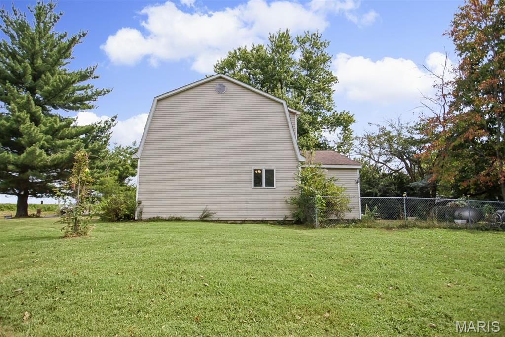 Image 57 of property listing at 25833 Joe Knight Road, Dow, IL 62022