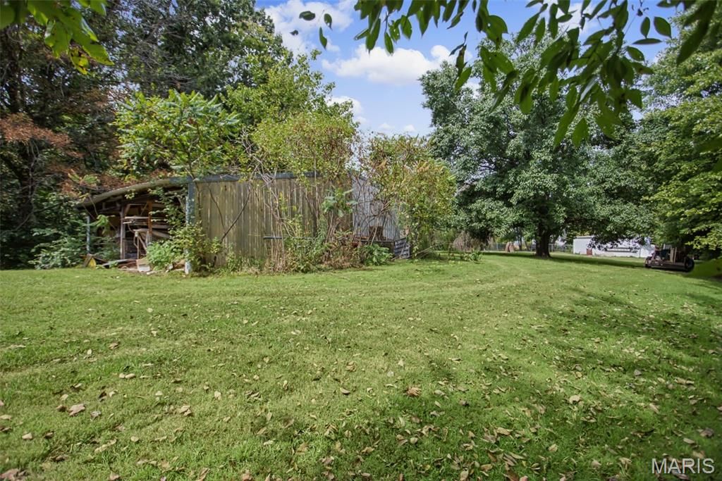 Image 60 of property listing at 25833 Joe Knight Road, Dow, IL 62022
