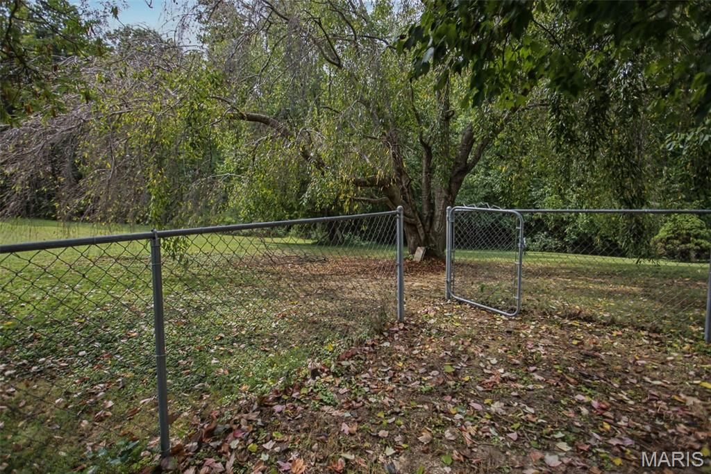 Image 63 of property listing at 25833 Joe Knight Road, Dow, IL 62022