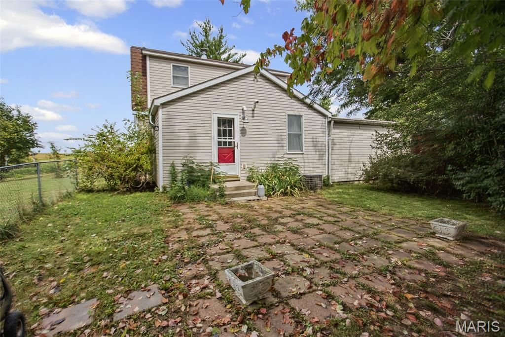 Image 64 of property listing at 25833 Joe Knight Road, Dow, IL 62022