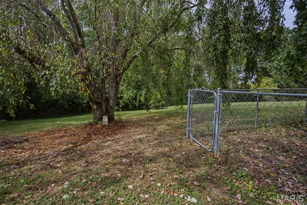 Image 66 of property listing at 25833 Joe Knight Road, Dow, IL 62022