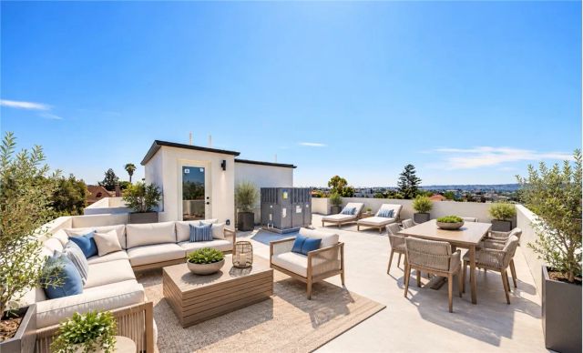 1261 Longwood Avenue 2, Los Angeles, CA 90019