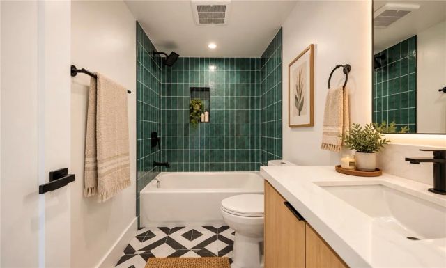 1261 Longwood Avenue 2, Los Angeles, CA 90019