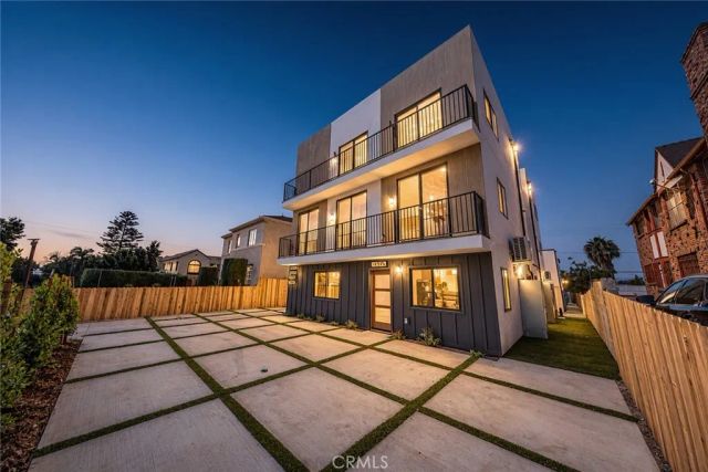 1261 Longwood Avenue 2, Los Angeles, CA 90019