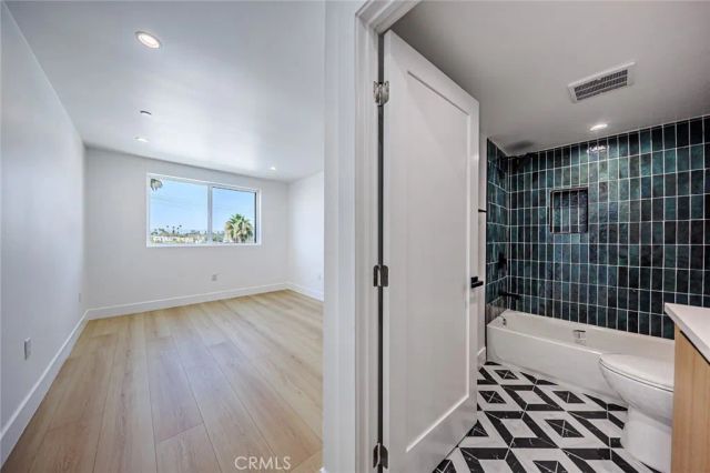 1261 Longwood Avenue 2, Los Angeles, CA 90019