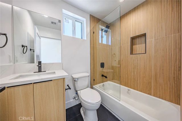 1261 Longwood Avenue 2, Los Angeles, CA 90019