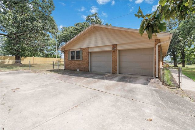 3341 Luper Road, Lowell, AR 72745